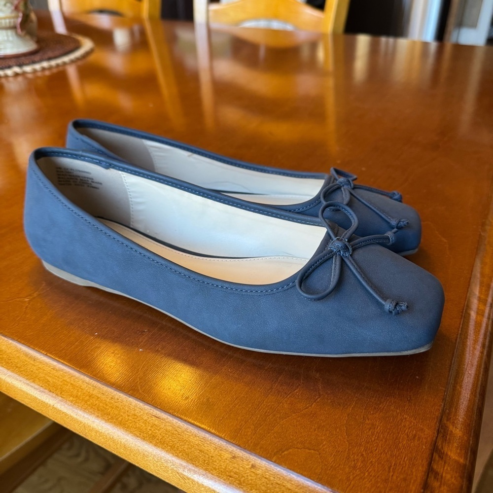 Liz Claiborne Flushing women's square closed-toe ballet flats blue faux suede 9W - Picture 2 of 9